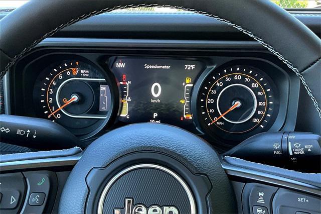 Photo of 2025 Bright White Clearcoat Jeep Gladiator
