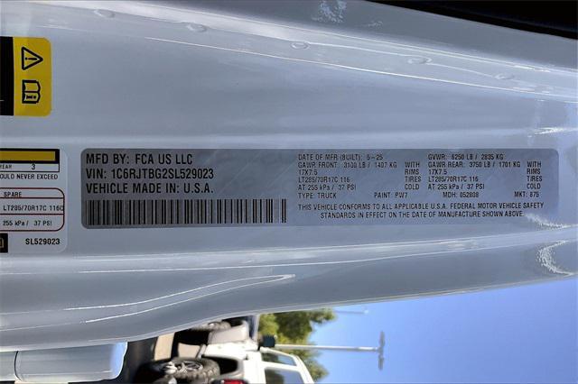 Photo of 2025 Bright White Clearcoat Jeep Gladiator