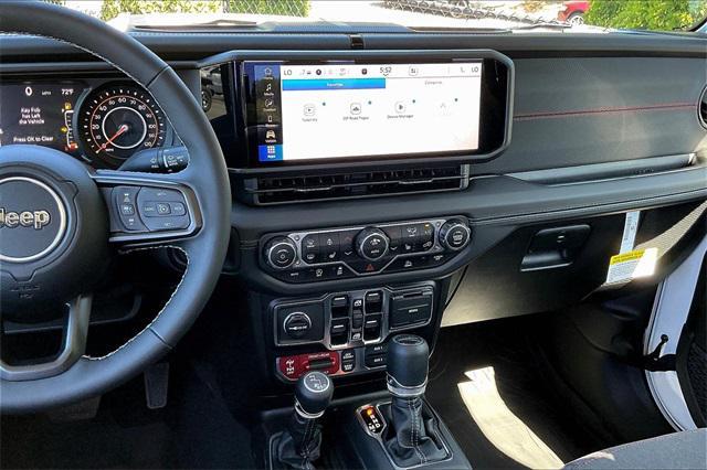 Photo of 2025 Bright White Clearcoat Jeep Gladiator