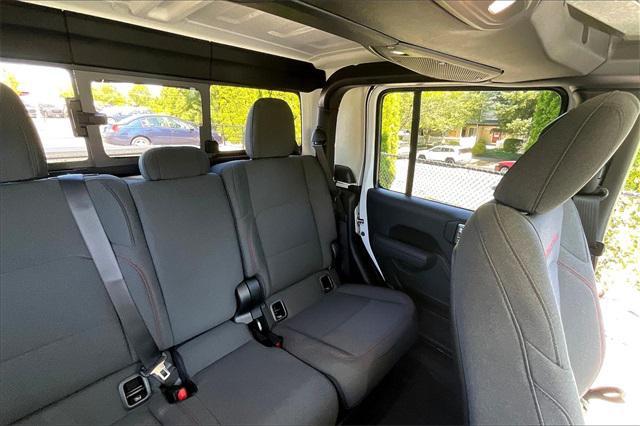 Photo of 2025 Bright White Clearcoat Jeep Gladiator