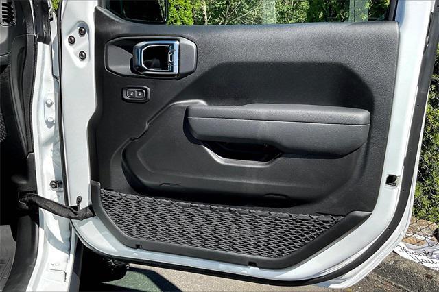 Photo of 2025 Bright White Clearcoat Jeep Gladiator