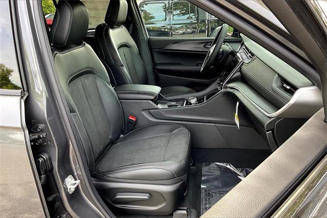 Photo of 2025 Baltic Gray Metallic Clearcoat Jeep Grand Cherokee