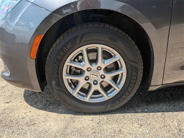 Photo of 2023 Granite Crystal Metallic Clearcoat Chrysler Voyager