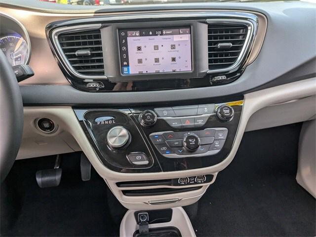 Photo of 2023 Granite Crystal Metallic Clearcoat Chrysler Voyager