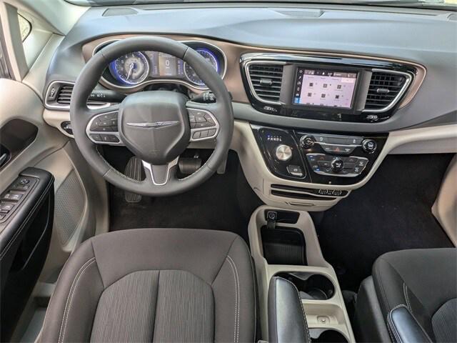 Photo of 2023 Granite Crystal Metallic Clearcoat Chrysler Voyager