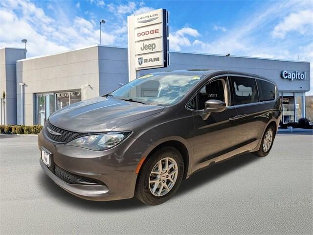 Photo of 2023 Granite Crystal Metallic Clearcoat Chrysler Voyager
