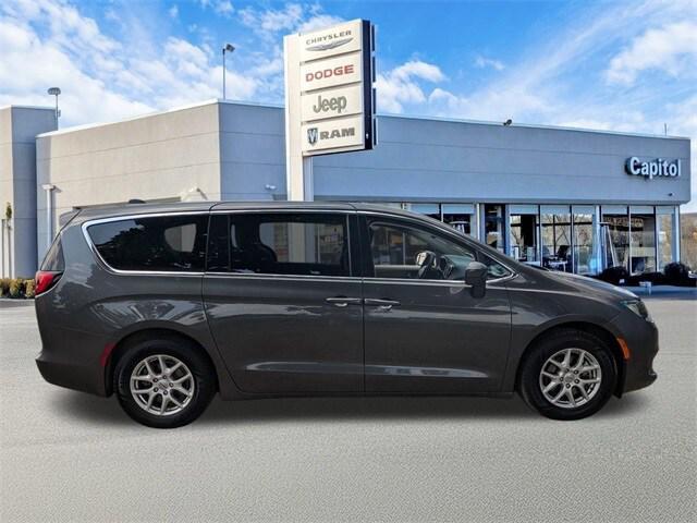 Photo of 2023 Granite Crystal Metallic Clearcoat Chrysler Voyager
