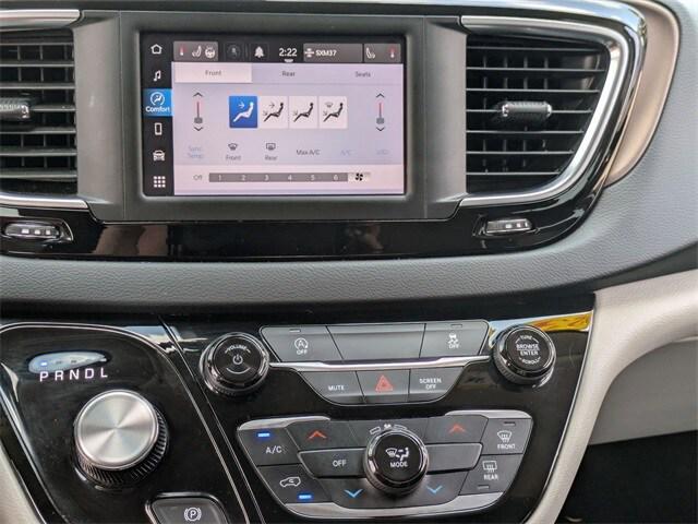 Photo of 2023 Granite Crystal Metallic Clearcoat Chrysler Voyager