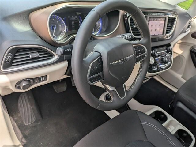 Photo of 2023 Granite Crystal Metallic Clearcoat Chrysler Voyager