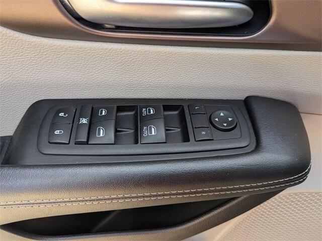 Photo of 2023 Granite Crystal Metallic Clearcoat Chrysler Voyager