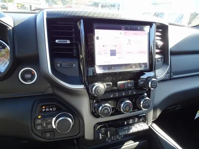 Photo of 2026 Diamond Black Crystal Pearlcoat RAM 1500