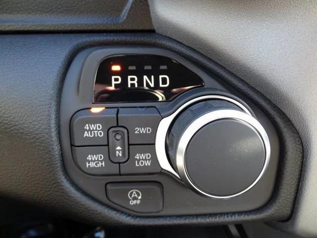Photo of 2026 Diamond Black Crystal Pearlcoat RAM 1500