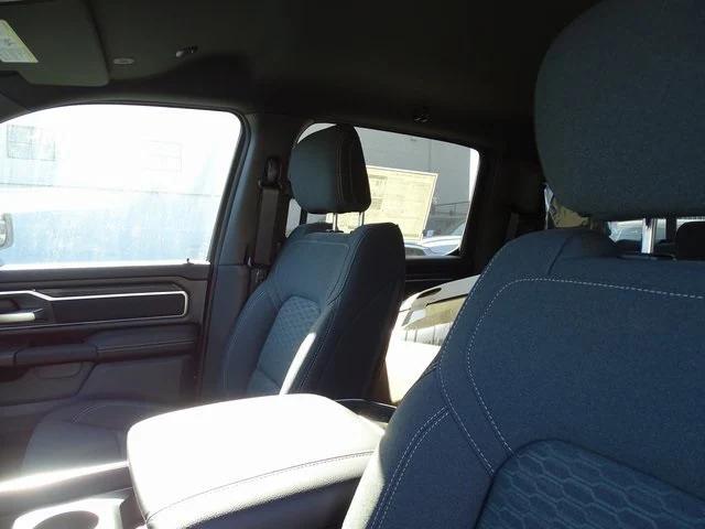 Photo of 2026 Diamond Black Crystal Pearlcoat RAM 1500