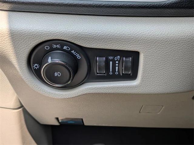Photo of 2024 Diamond Black Crystal Pearlcoat Chrysler Pacifica