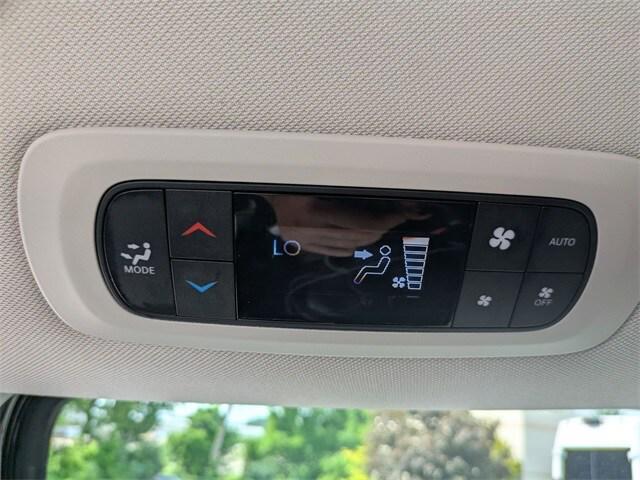 Photo of 2024 Diamond Black Crystal Pearlcoat Chrysler Pacifica