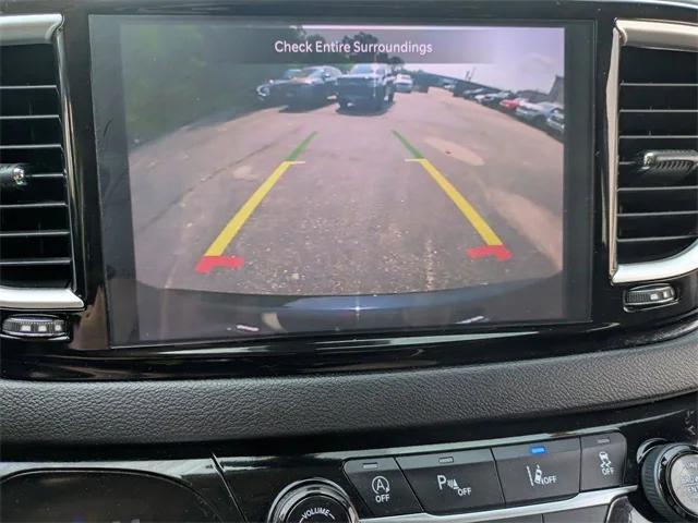Photo of 2024 Diamond Black Crystal Pearlcoat Chrysler Pacifica