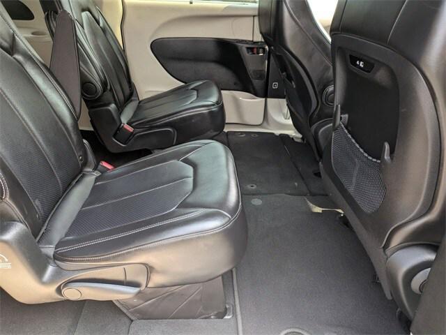 Photo of 2024 Diamond Black Crystal Pearlcoat Chrysler Pacifica