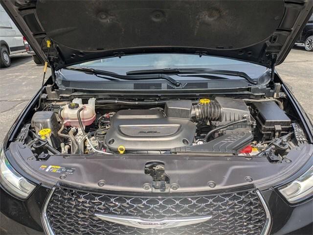 Photo of 2024 Diamond Black Crystal Pearlcoat Chrysler Pacifica
