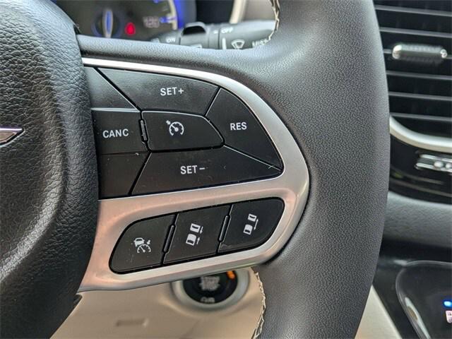 Photo of 2024 Diamond Black Crystal Pearlcoat Chrysler Pacifica