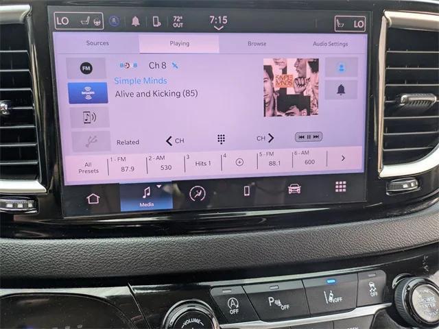 Photo of 2024 Diamond Black Crystal Pearlcoat Chrysler Pacifica