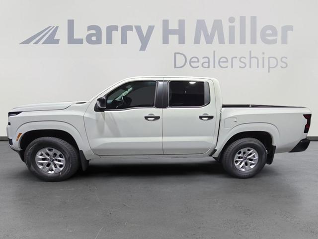 Photo of 2025 Glacier White Nissan Frontier