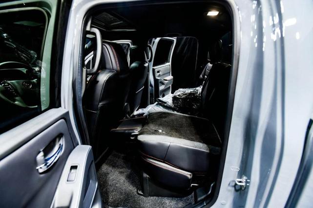 Photo of 2025 Boulder Gray Metallic Nissan Frontier