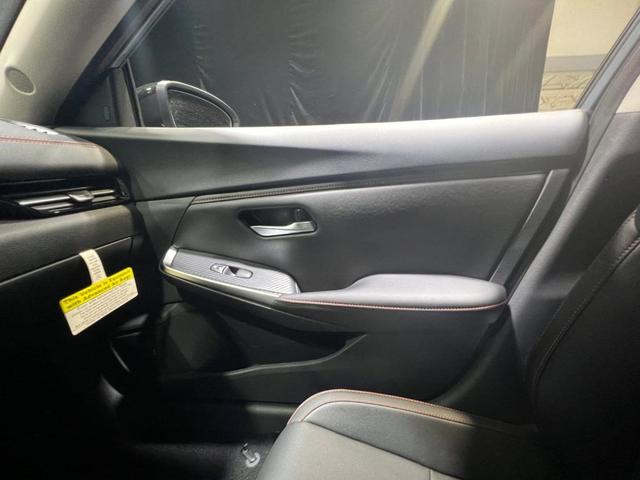 Photo of 2025 2t Gry Blk Roof Nissan Sentra