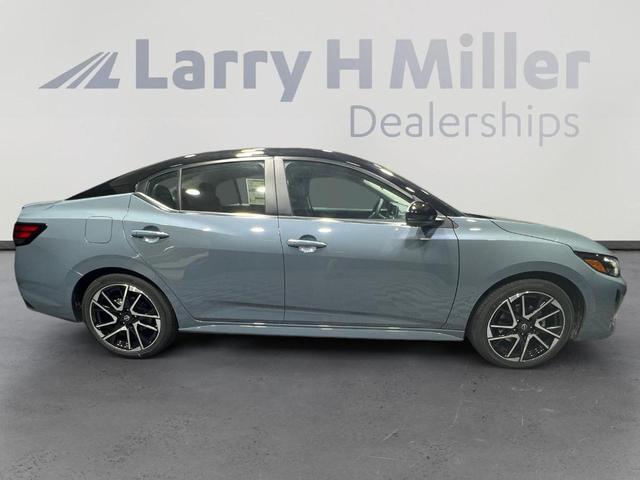 Photo of 2025 2t Gry Blk Roof Nissan Sentra