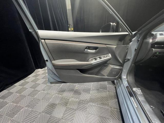 Photo of 2025 2t Gry Blk Roof Nissan Sentra