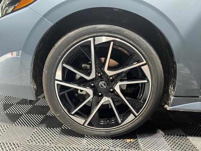 Photo of 2025 2t Gry Blk Roof Nissan Sentra