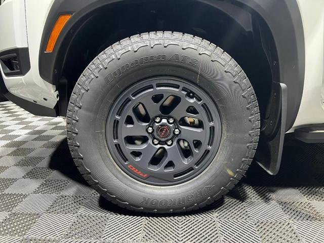 Photo of 2026 Glacier White Nissan Frontier