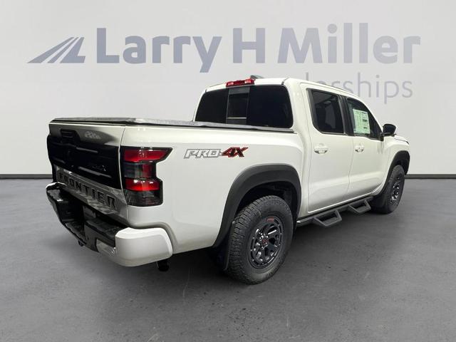 Photo of 2026 Glacier White Nissan Frontier