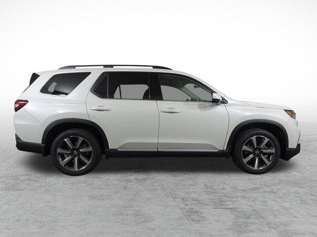 Photo of 2025 Platinum White Pearl Honda Pilot