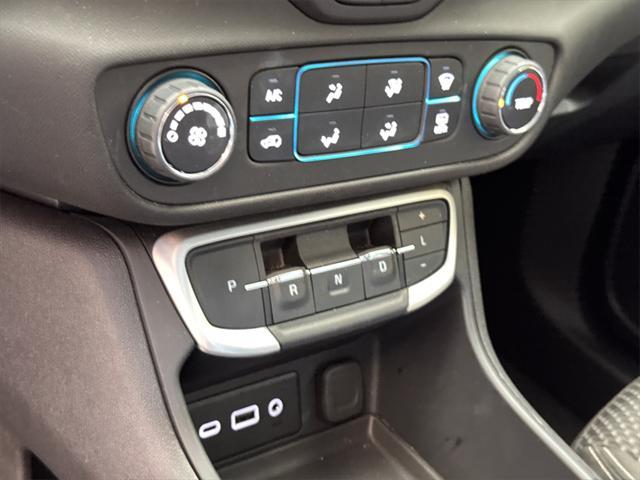 Photo of 2024 Summit White GMC Terrain