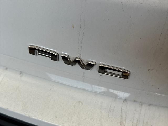 Photo of 2024 Summit White GMC Terrain