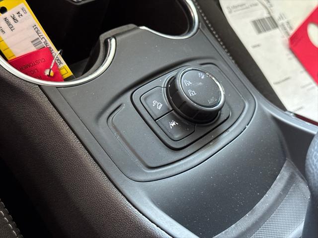 Photo of 2024 Summit White GMC Terrain