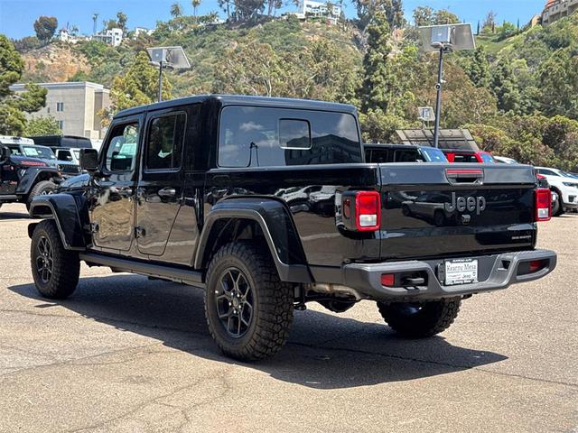Photo of 2025 Black Clearcoat Jeep Gladiator