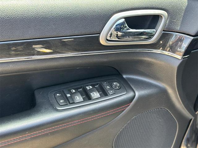Photo of 2017 Diamond Black Crystal Pearlcoat Jeep Grand Cherokee