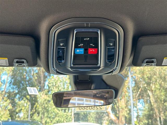 Photo of 2025 Silver Zynith Jeep Grand Cherokee