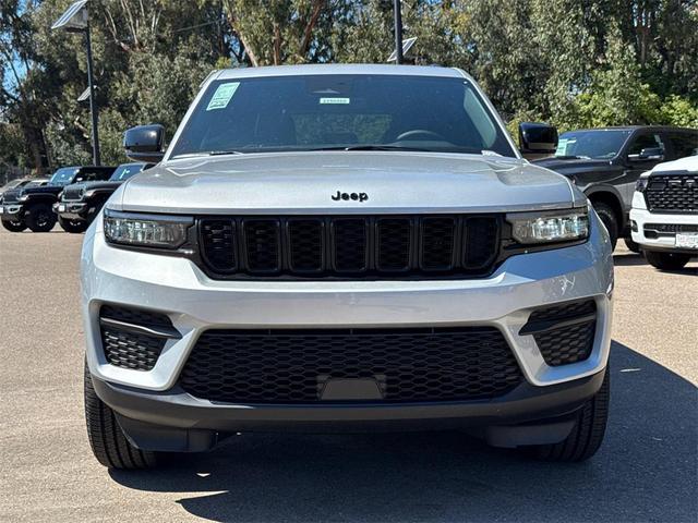 Photo of 2025 Silver Zynith Jeep Grand Cherokee