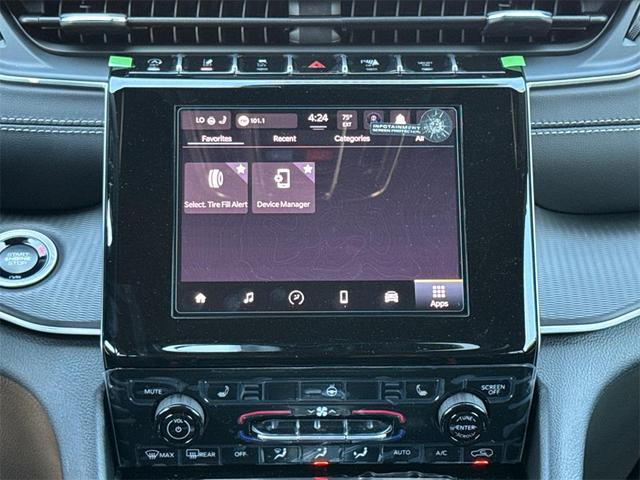Photo of 2025 Silver Zynith Jeep Grand Cherokee