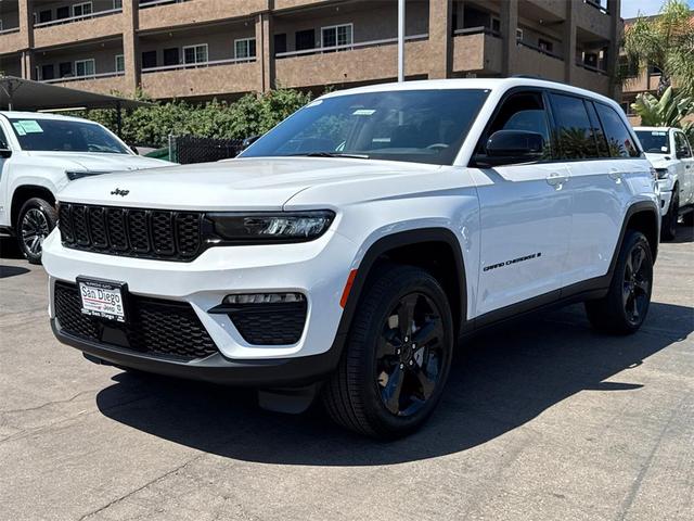 Photo of 2025 Bright White Clearcoat Jeep Grand Cherokee