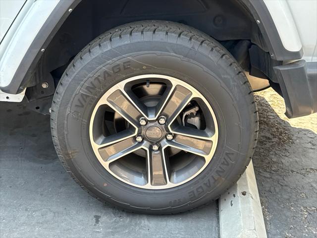 Photo of 2023 Bright White Clearcoat Jeep Wrangler