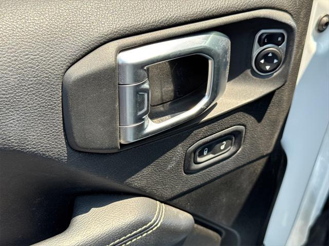 Photo of 2023 Bright White Clearcoat Jeep Wrangler