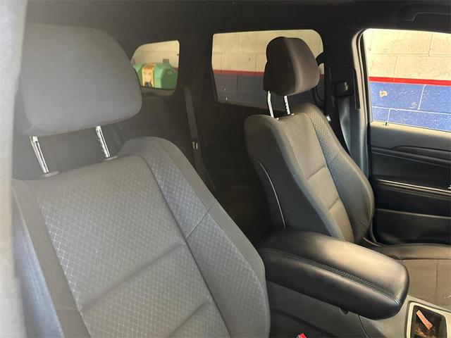 Photo of 2018 Diamond Black Crystal Pearlcoat Jeep Grand Cherokee