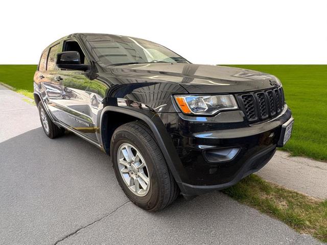 Photo of 2018 Diamond Black Crystal Pearlcoat Jeep Grand Cherokee