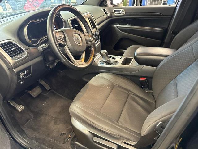 Photo of 2018 Diamond Black Crystal Pearlcoat Jeep Grand Cherokee