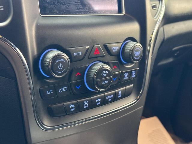 Photo of 2018 Diamond Black Crystal Pearlcoat Jeep Grand Cherokee