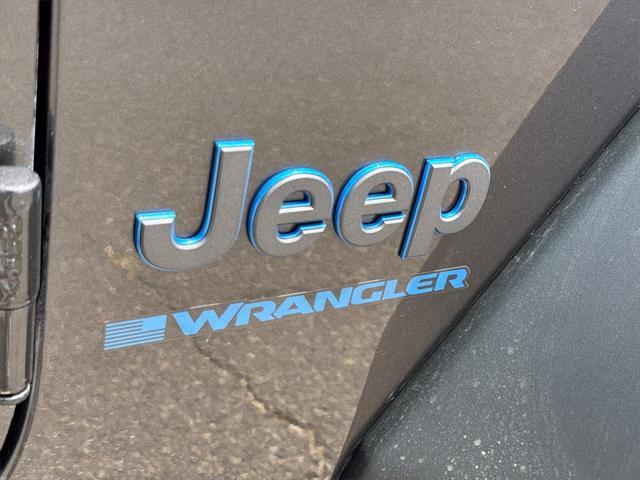 Photo of 2025 Granite Crystal Metallic Clearcoat Jeep Wrangler 4xe