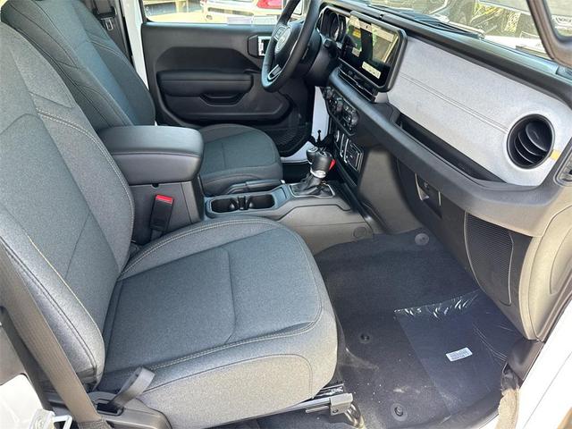 Photo of 2025 Bright White Clearcoat Jeep Wrangler